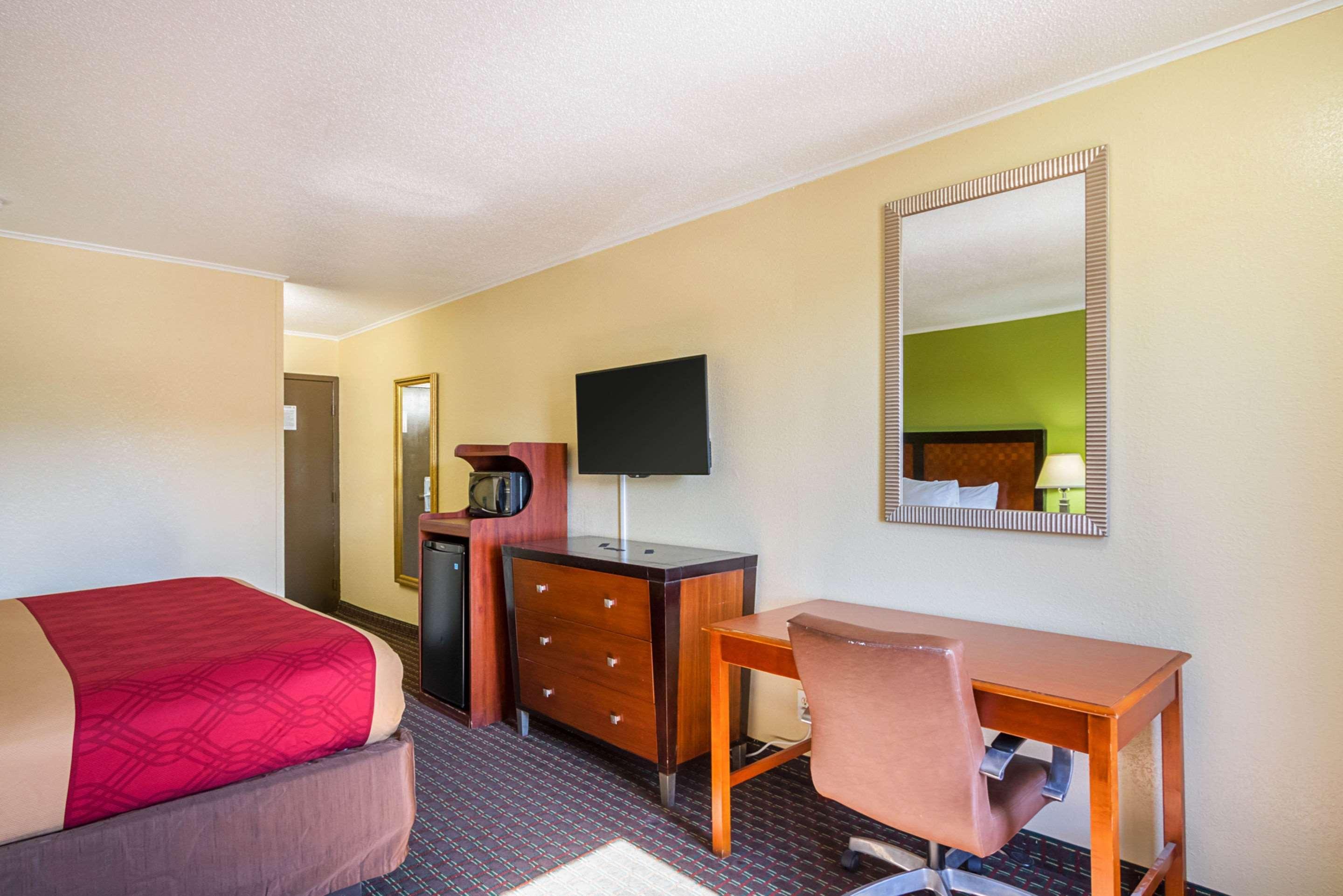 Econo Lodge Savannah Eksteriør billede